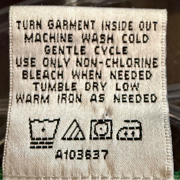 Quacker Factory Top Rhinestones - Picture 6 of 6